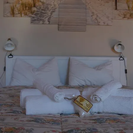 Pia Cornelia * باشيكو