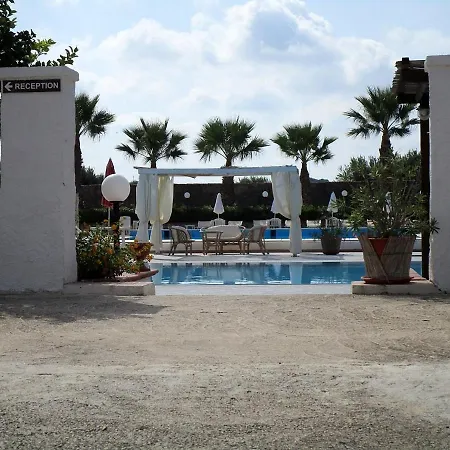 农家乐 Pia Cornelia *